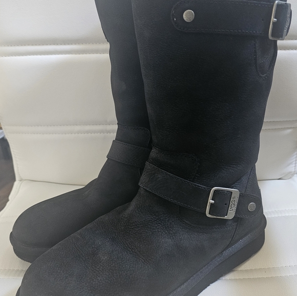 UGG SUTTER WATER RESISTANT LEATHER MOTO BOOTS. BLACK  SIZE 10. - Picture 4 of 7